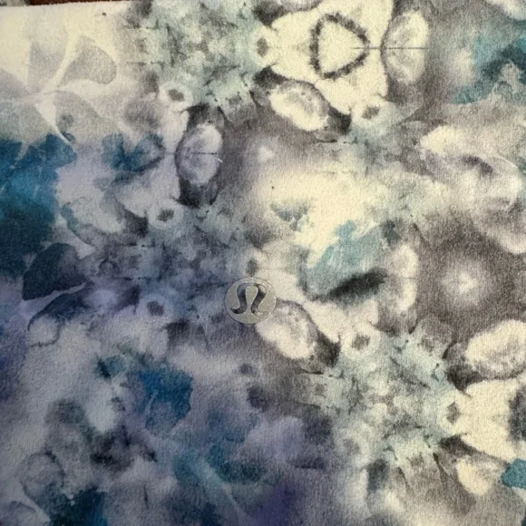 lululemon athletica Blue and Gray Patterned Leggings - Picture 4 of 4